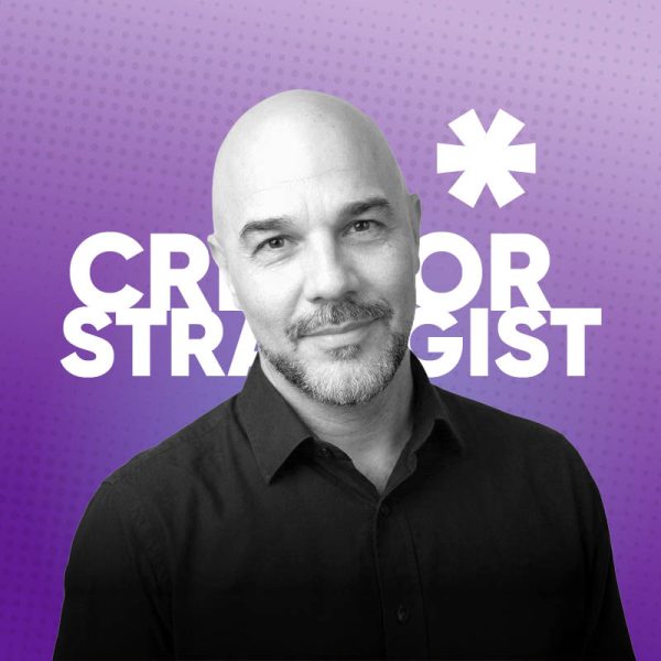Avatar AI creator strategist con testo "CREATOR STRATEGIST" in italiano